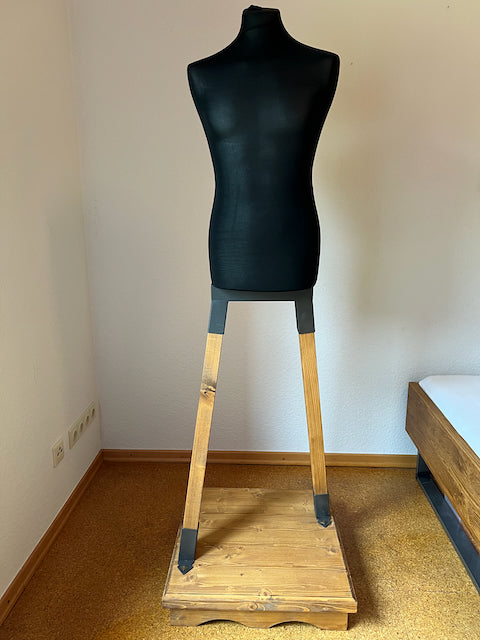 Rüstungsständer mit Kleiderpuppe