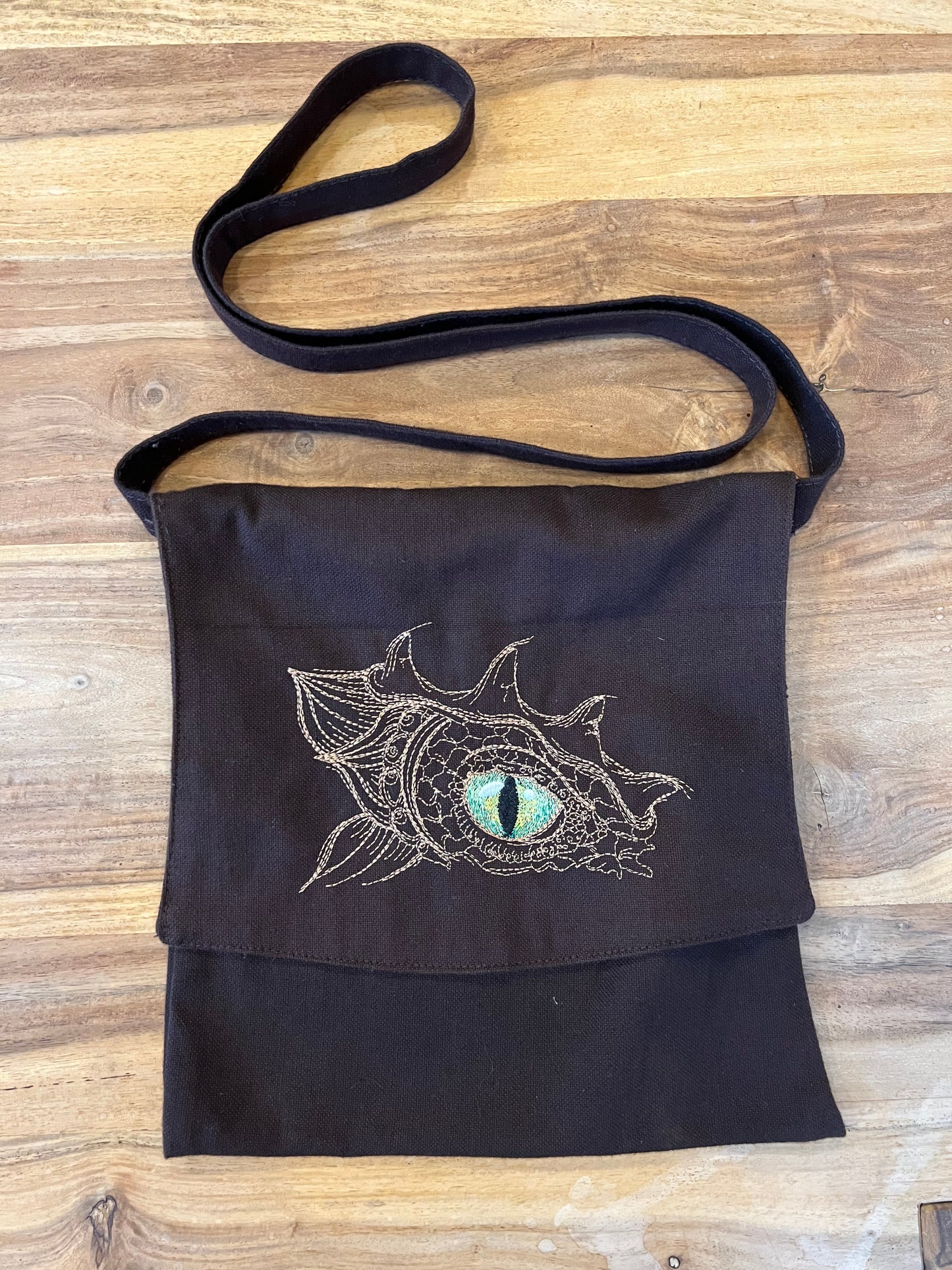 Umhängetasche Braun mit Drachenauge