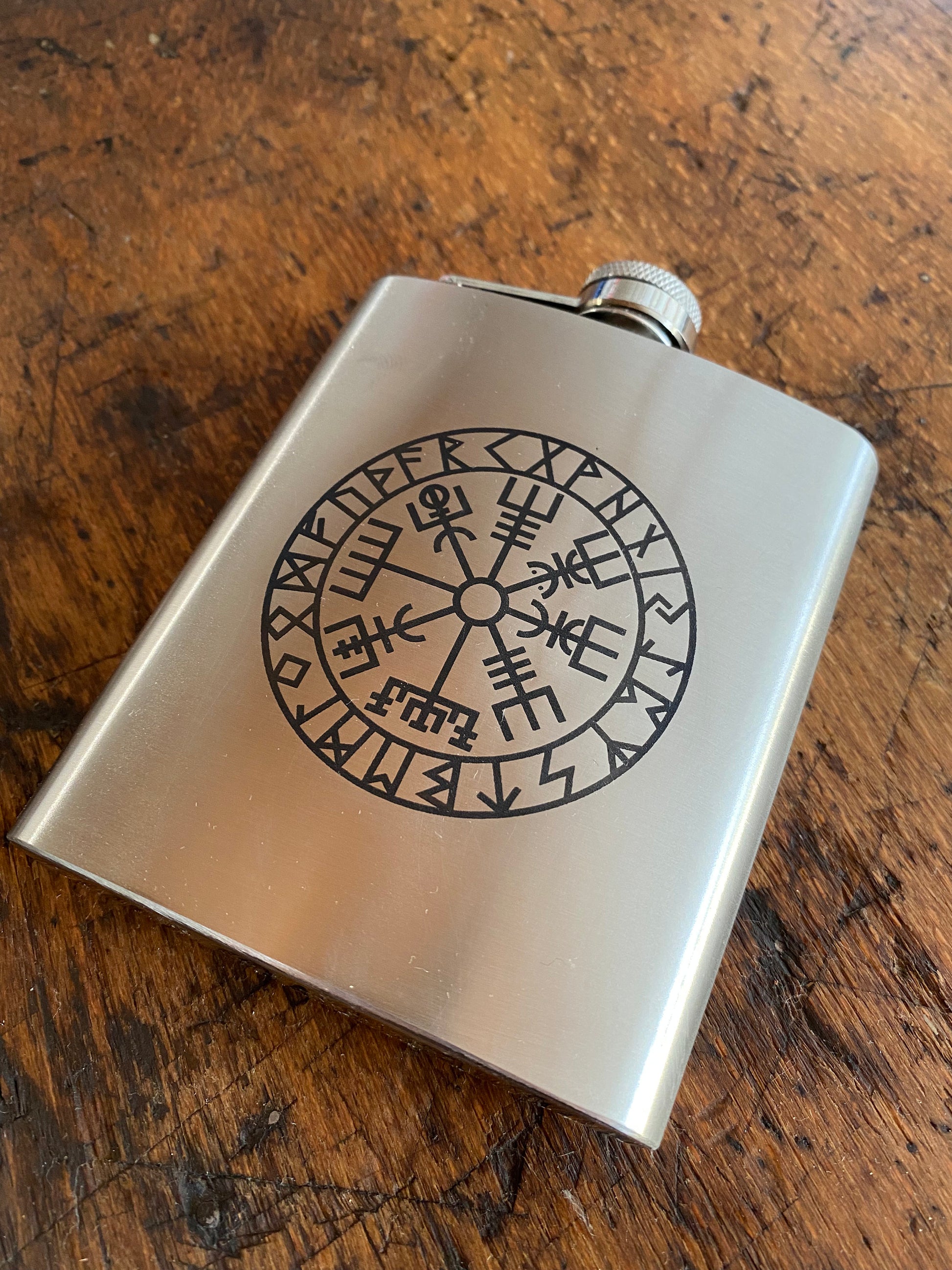 Flachmann "Wikingerkompass / Vegvisir"