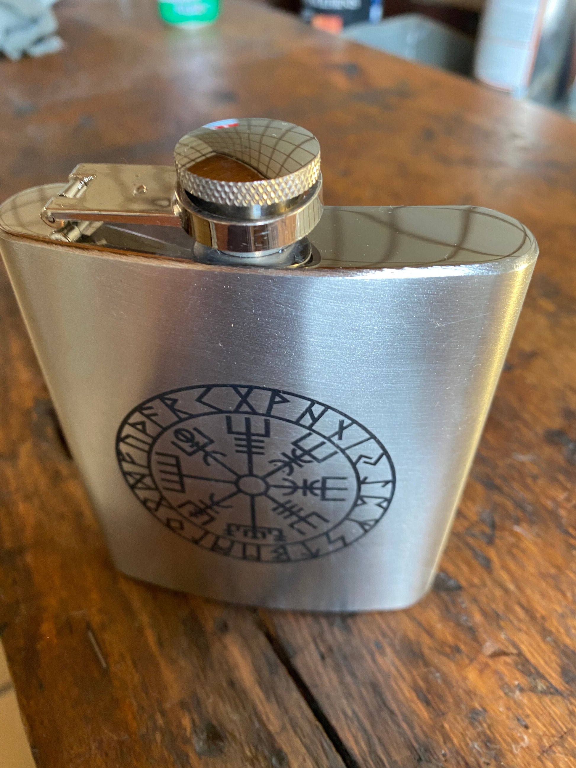 Flachmann "Wikingerkompass / Vegvisir"