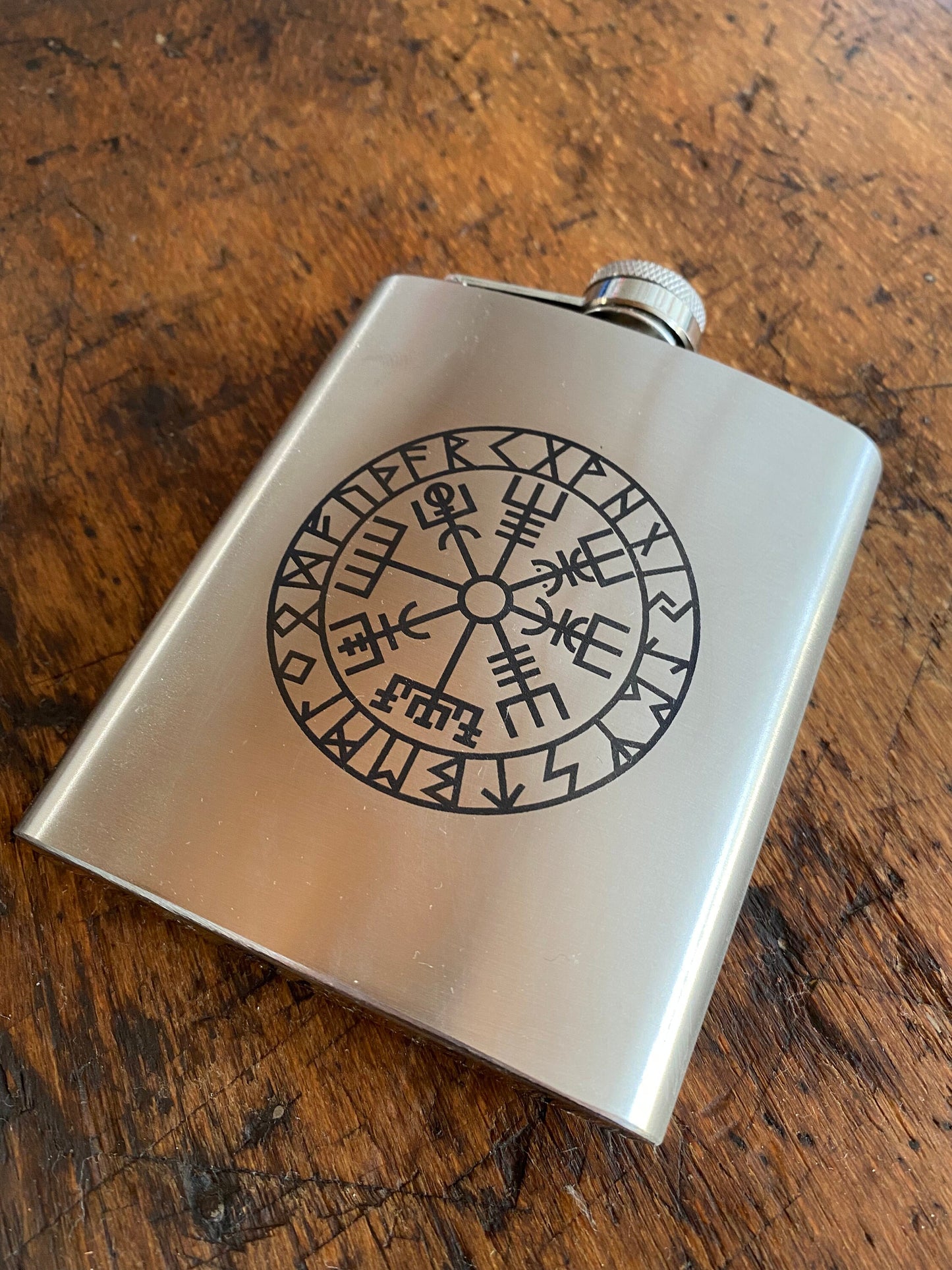 Flachmann "Wikingerkompass / Vegvisir"